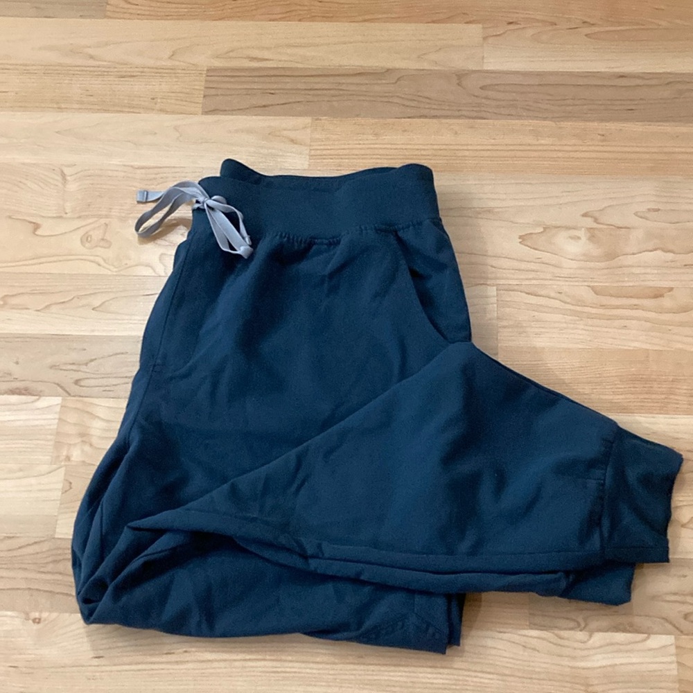 Figs dark harbor jogger